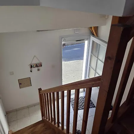 Apartment 8ter De